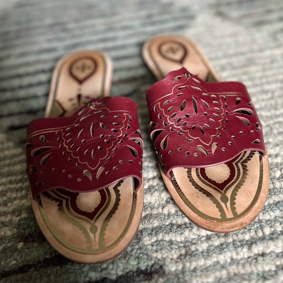 Tory Burch leather sandals, size 8, maroon/gold - Picture 4 of 4
